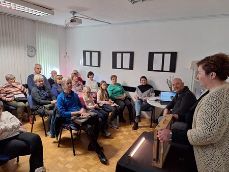 Publika je pozorno prisluhnila