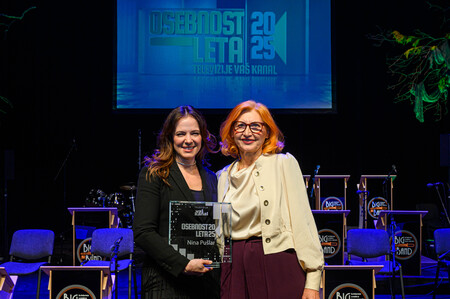 Nina Pušlar v družbi odgovorne urednice Irene Vide