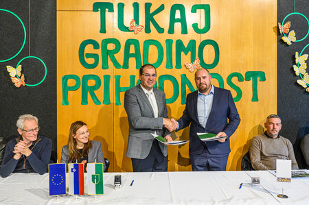 Podpis pogodbe za širitev in rekonstrukcijo Podružnične šole Višnja Gora