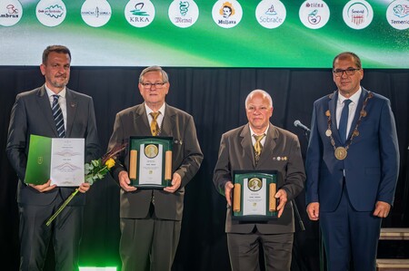 Alojz Miklič in Franc Bobnar v družbi župana in podžupana