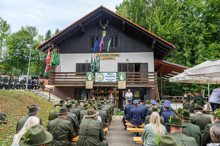80 let Lovske družine Krka