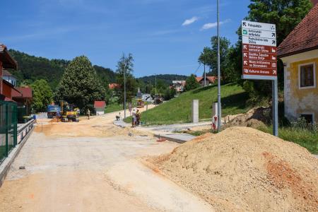 Napoved asfaltiranja cest v Stični in pri krožišču Marof