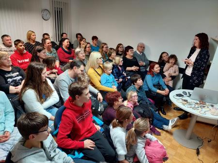 Potopisni večer z Urško Petek 