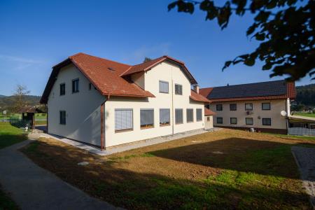 Podružnična šola Temenica in Dom krajanov Temenica